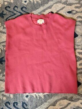 Sleeveless Crewneck Knit Top